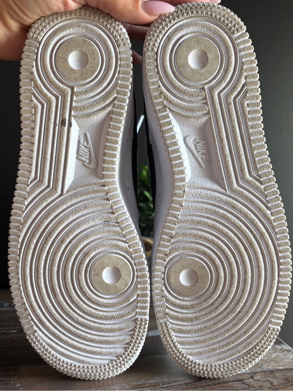 Nike Kid’s (or Adult) Air Force 1 Shoes Sneakers - Picture 7 of 9